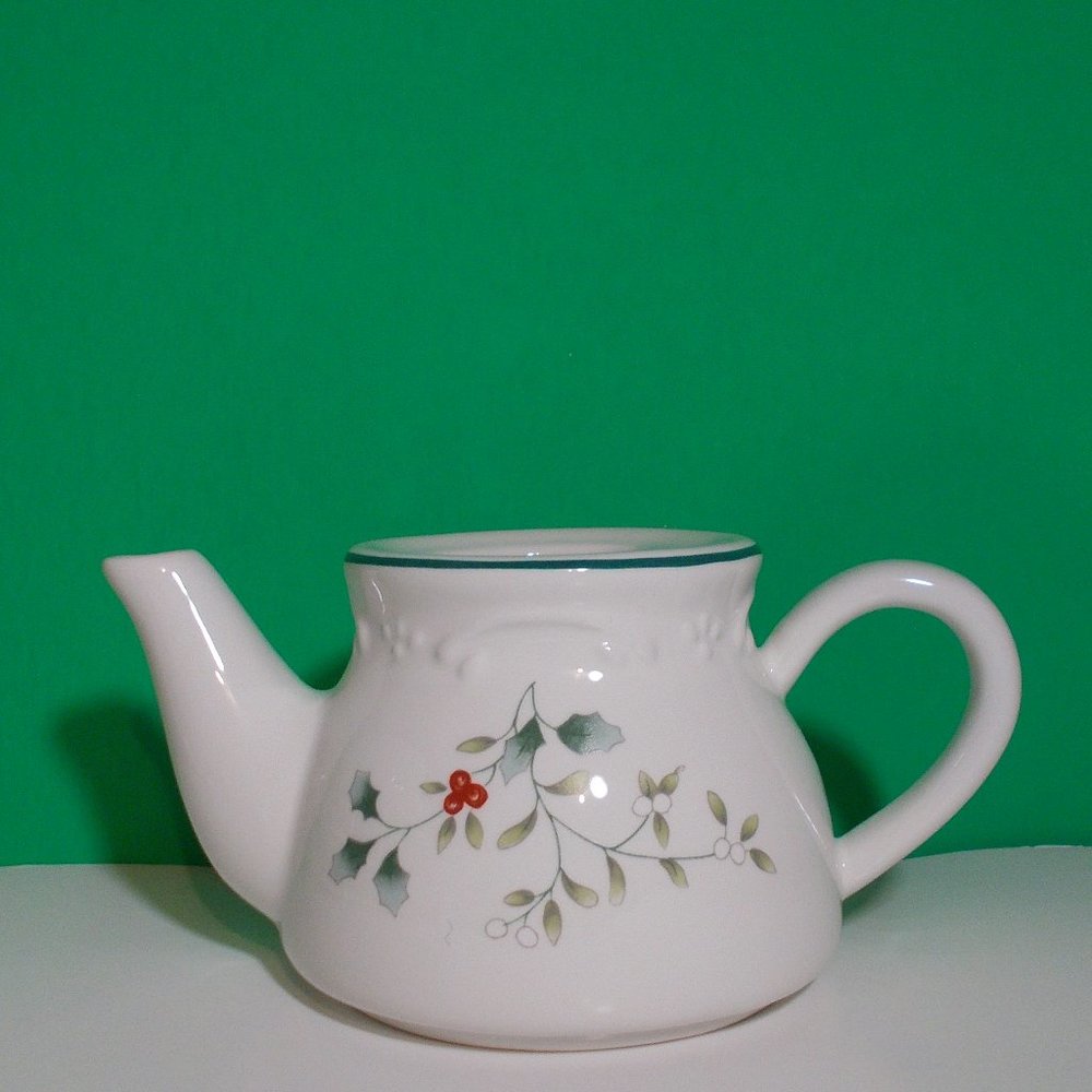 PFALTZGRAFF WINTERBERRY SCULPTED TEA FOR ONE NWB - Picture 3 of 8